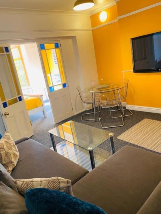 Goldcroft Villa Abertillery Bagian luar foto